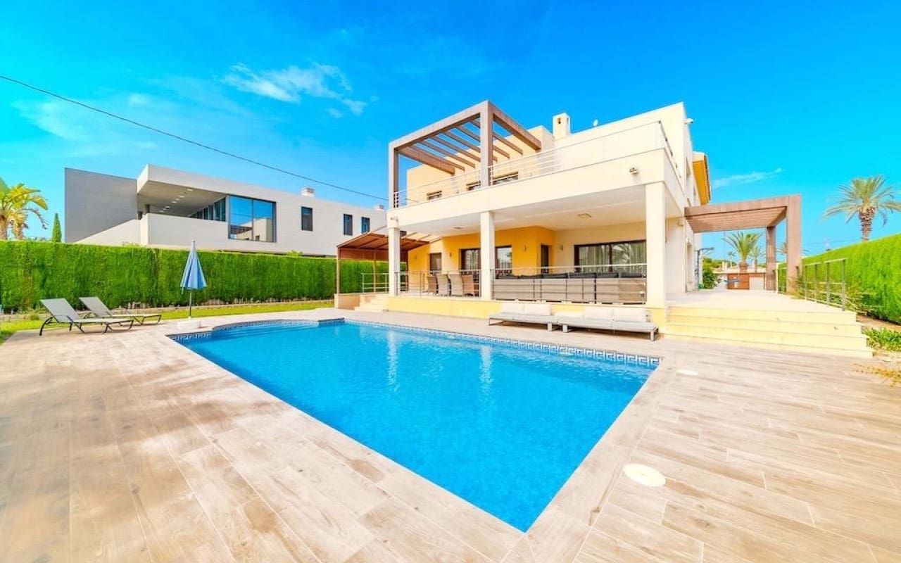 5 soverom Villa til salgs i Cabo Roig med svømmebasseng - € 1 995 000 (Ref: 8580351)