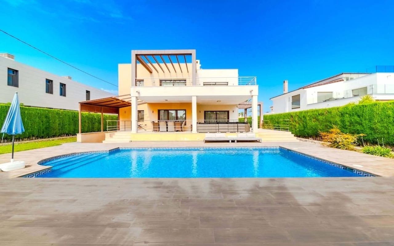 5 soverom Villa til salgs i Cabo Roig med svømmebasseng - € 1 995 000 (Ref: 8580351)