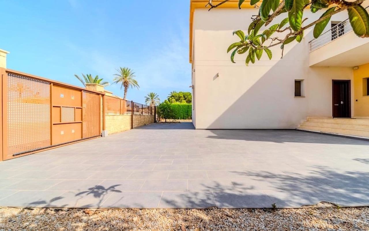 5 soverom Villa til salgs i Cabo Roig med svømmebasseng - € 1 995 000 (Ref: 8580351)