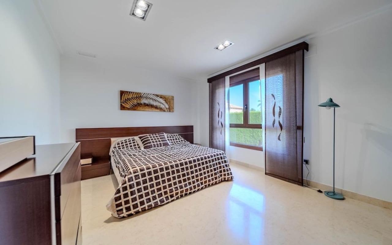 5 soverom Villa til salgs i Cabo Roig med svømmebasseng - € 1 995 000 (Ref: 8580351)