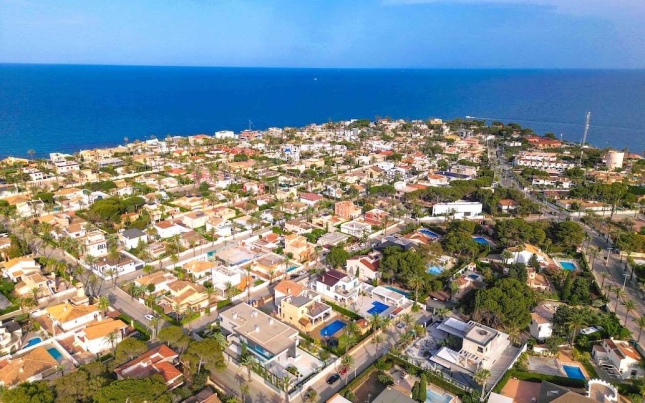 5 soverom Villa til salgs i Cabo Roig med svømmebasseng - € 1 995 000 (Ref: 8580351)