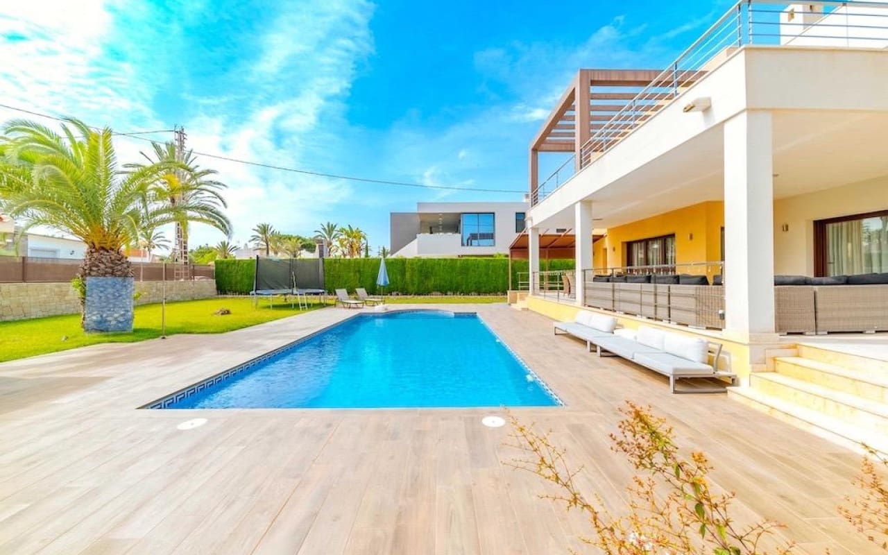 5 soverom Villa til salgs i Cabo Roig med svømmebasseng - € 1 995 000 (Ref: 8580351)