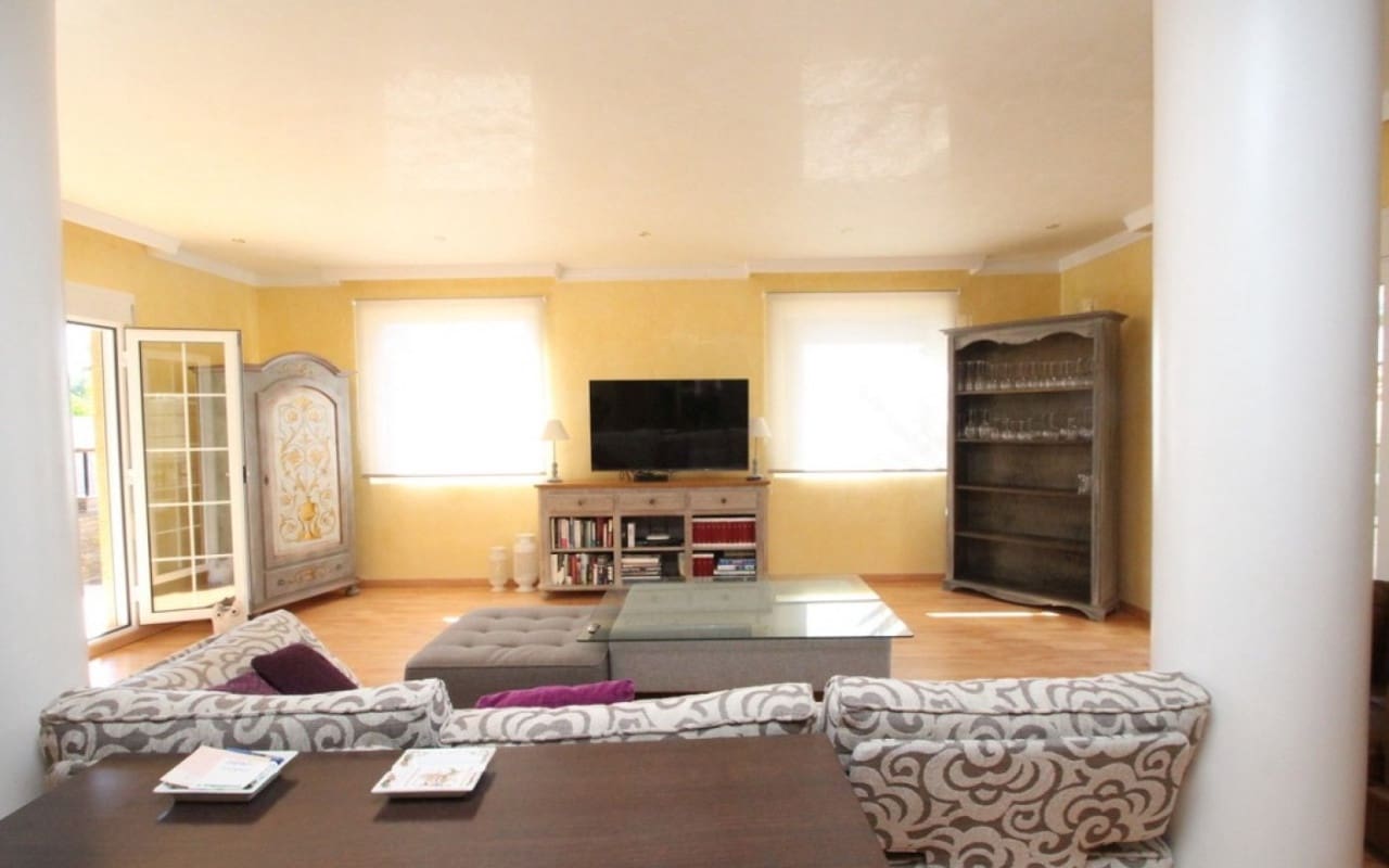 5 bedroom Villa for sale in Cabo Roig - € 1,250,000 (Ref: 8580355)