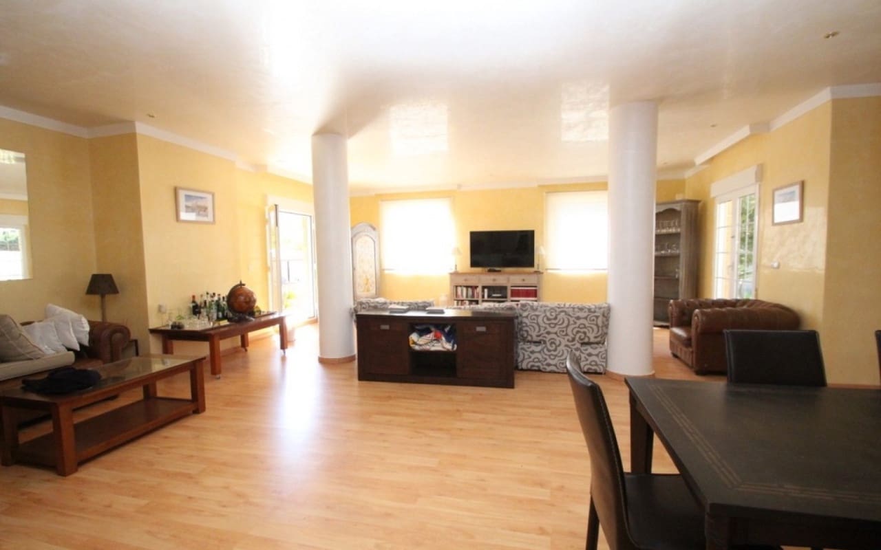 5 bedroom Villa for sale in Cabo Roig - € 1,250,000 (Ref: 8580355)