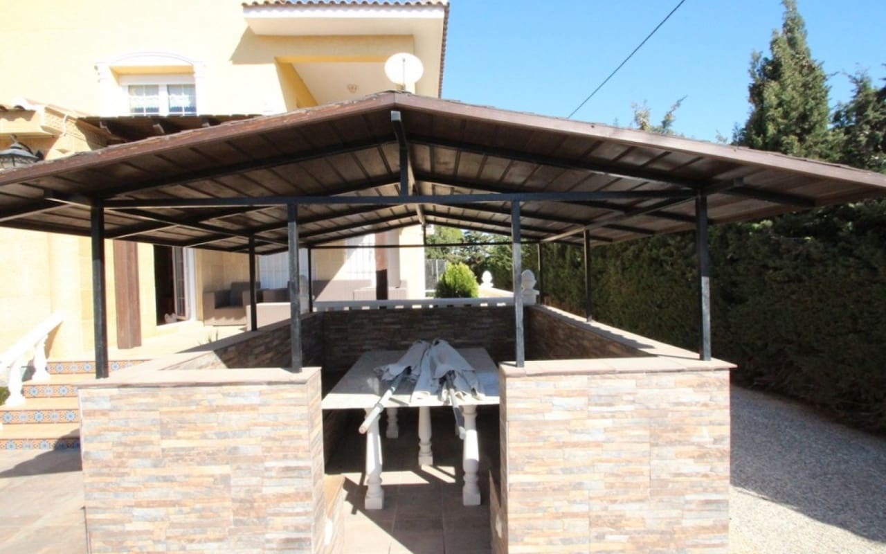 5 bedroom Villa for sale in Cabo Roig - € 1,250,000 (Ref: 8580355)