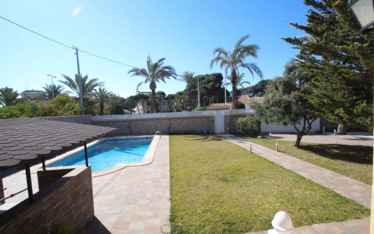 5 bedroom Villa for sale in Cabo Roig - € 1,250,000 (Ref: 8580355)