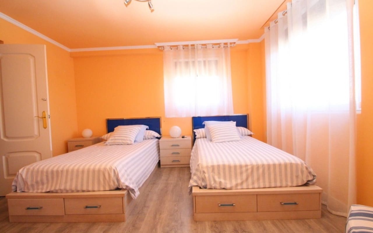 5 bedroom Villa for sale in Cabo Roig - € 1,250,000 (Ref: 8580355)