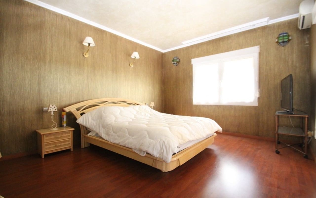 5 bedroom Villa for sale in Cabo Roig - € 1,250,000 (Ref: 8580355)