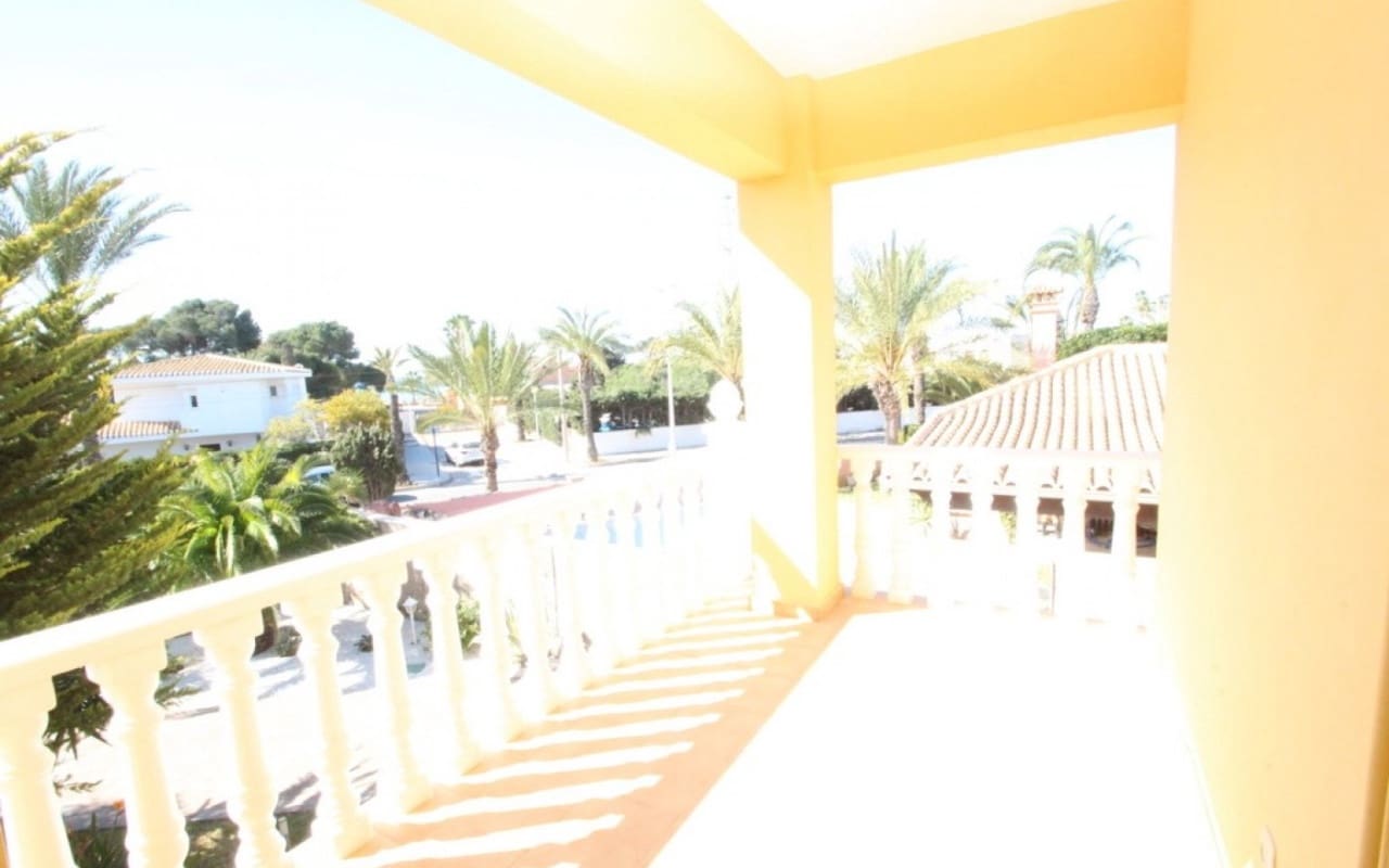 5 bedroom Villa for sale in Cabo Roig - € 1,250,000 (Ref: 8580355)