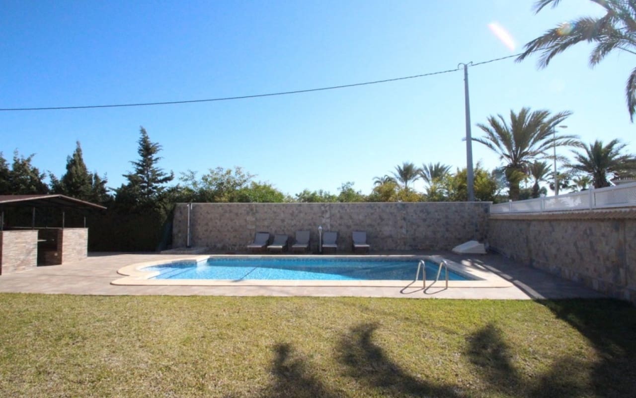 5 bedroom Villa for sale in Cabo Roig - € 1,250,000 (Ref: 8580355)