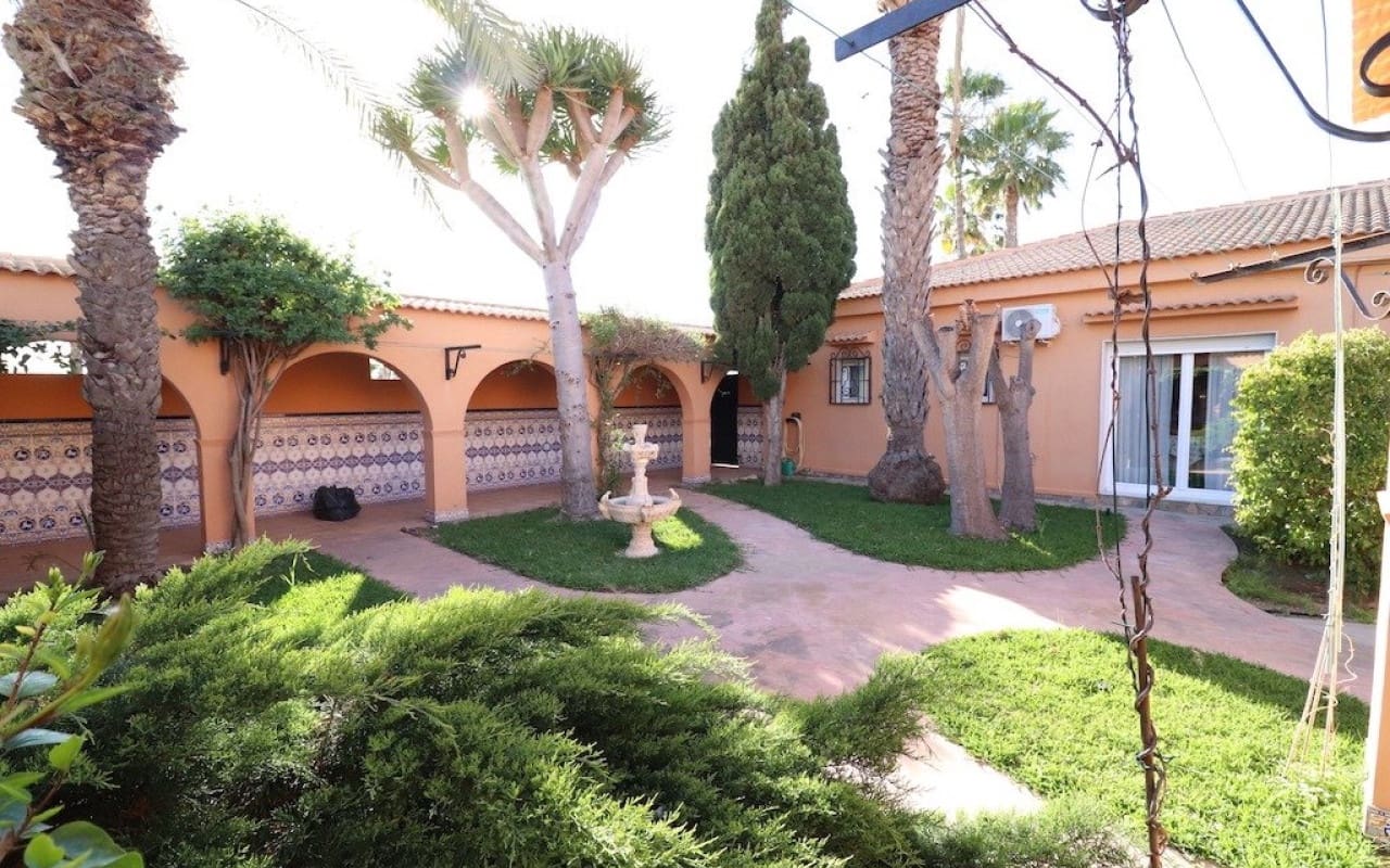 5 sovrum Villa till salu i El Chaparral med pool - 780 000 € (Ref: 8580357)