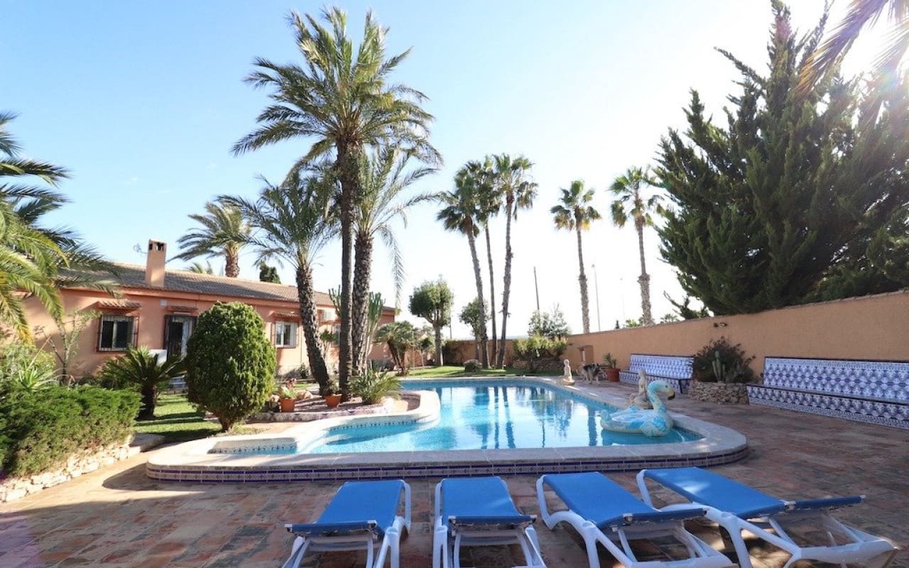 5 sovrum Villa till salu i El Chaparral med pool - 780 000 € (Ref: 8580357)