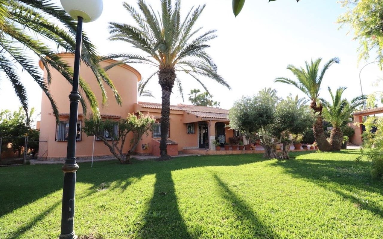 5 sovrum Villa till salu i El Chaparral med pool - 780 000 € (Ref: 8580357)