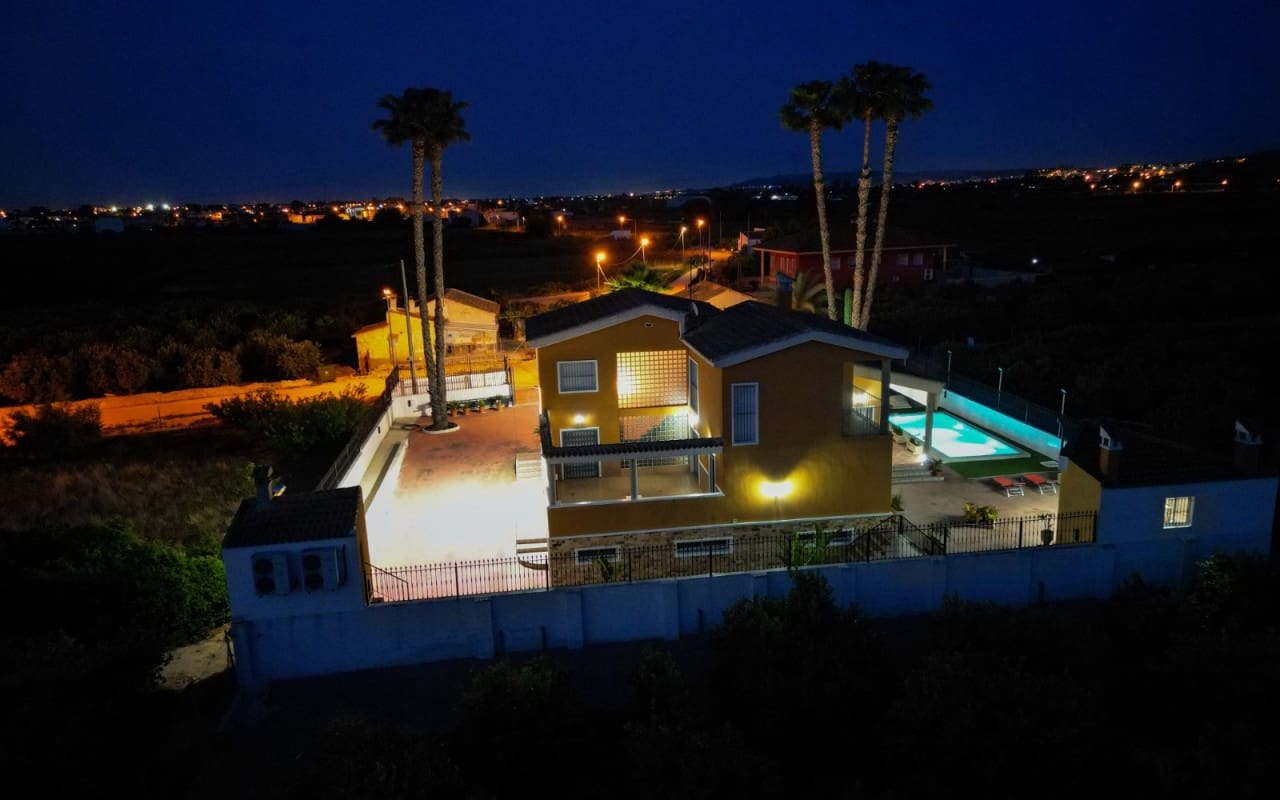 4 bedroom Villa for sale in Orihuela - € 675,000 (Ref: 8633678)