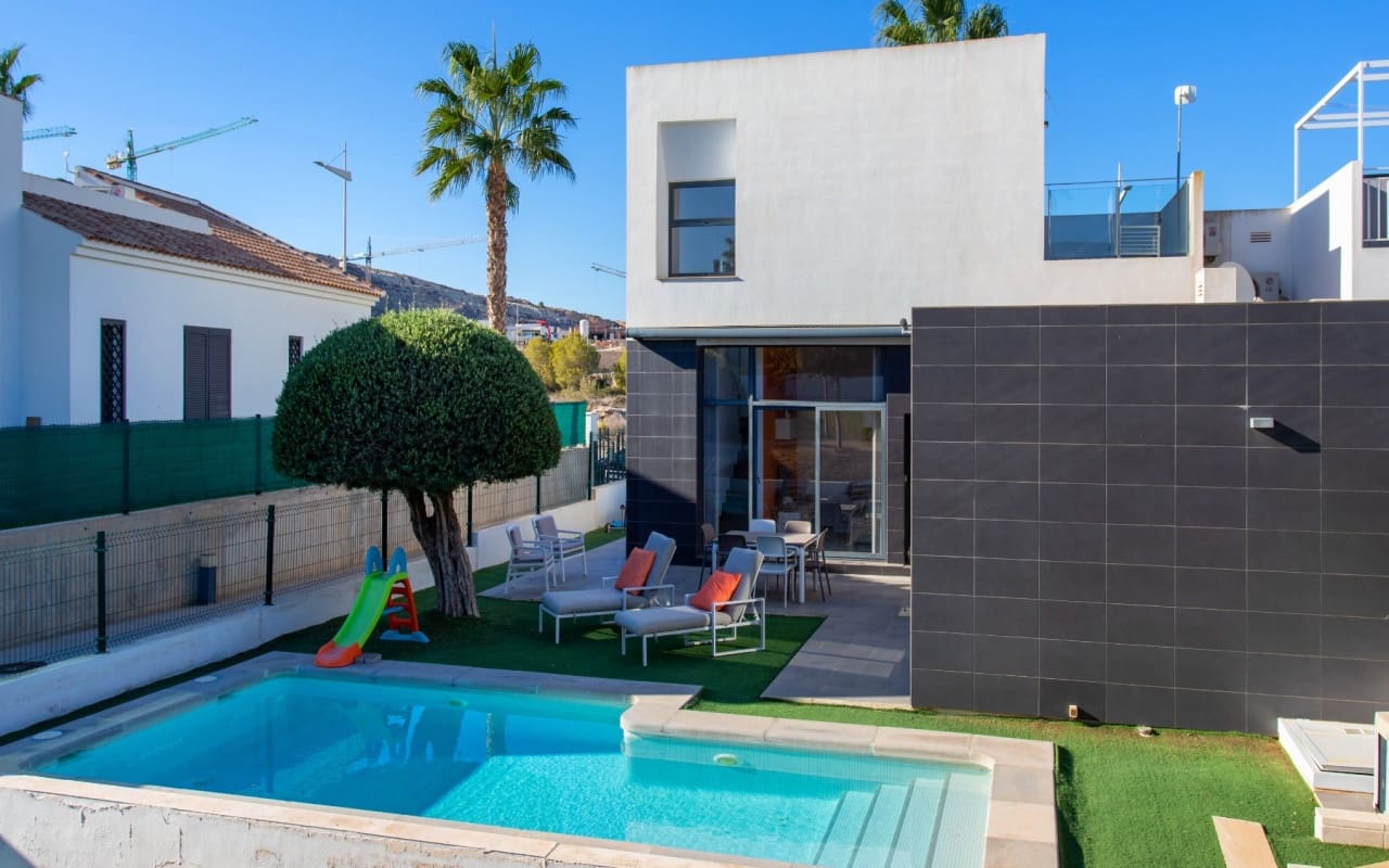 3 soveværelse Villa til leje i Algorfa med swimmingpool - € 1.750 (Ref: 8633796)