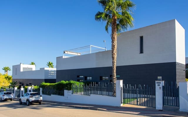 3 slaapkamer Villa te huur in Algorfa met zwembad - € 1.750 (Ref: 8633796)