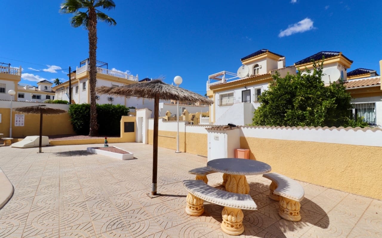 3 bedroom Villa for sale in Ciudad Quesada with pool - € 285,000 (Ref: 8648330)