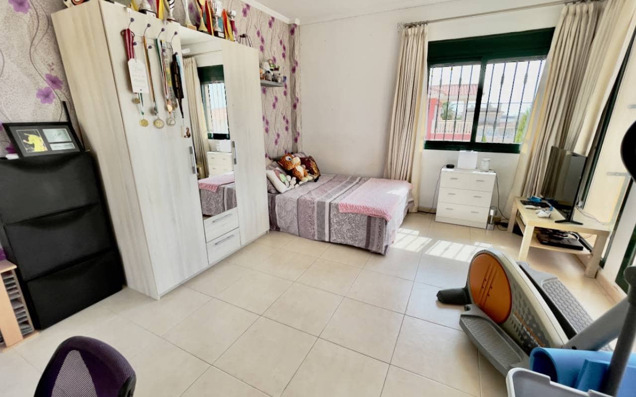 4 makuuhuone Huvila myytävänä paikassa Ciudad Quesada mukana uima-altaan - 520 000 € (Ref: 8648331)