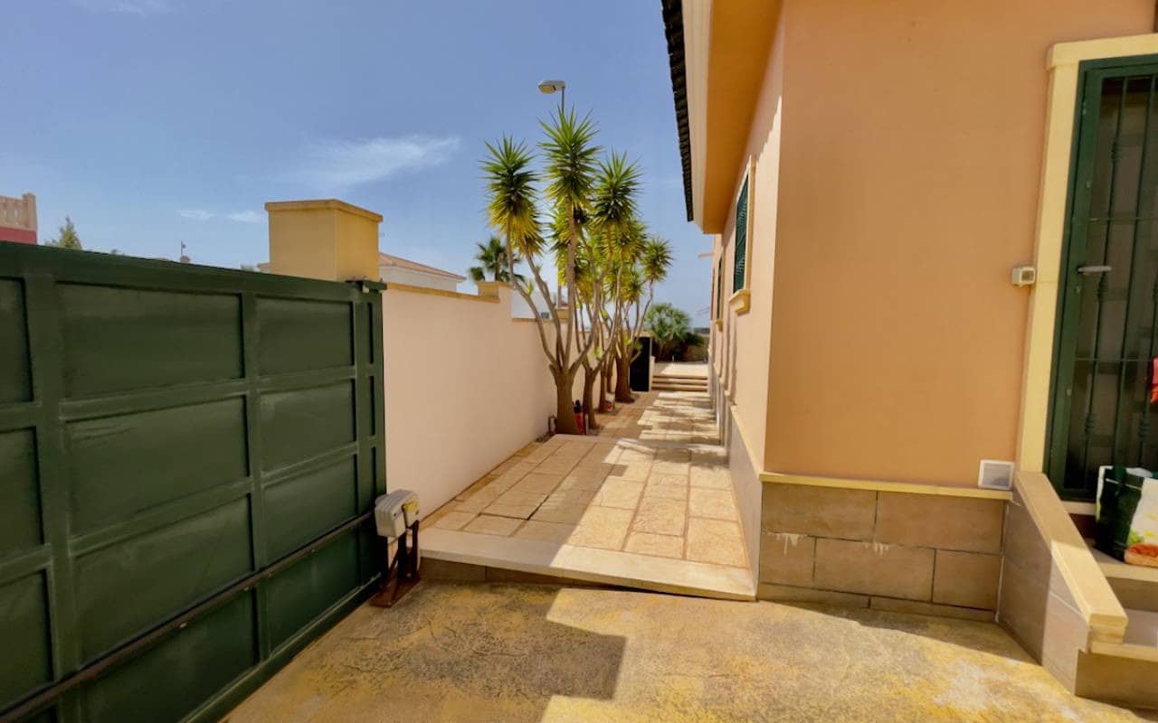 4 makuuhuone Huvila myytävänä paikassa Ciudad Quesada mukana uima-altaan - 520 000 € (Ref: 8648331)