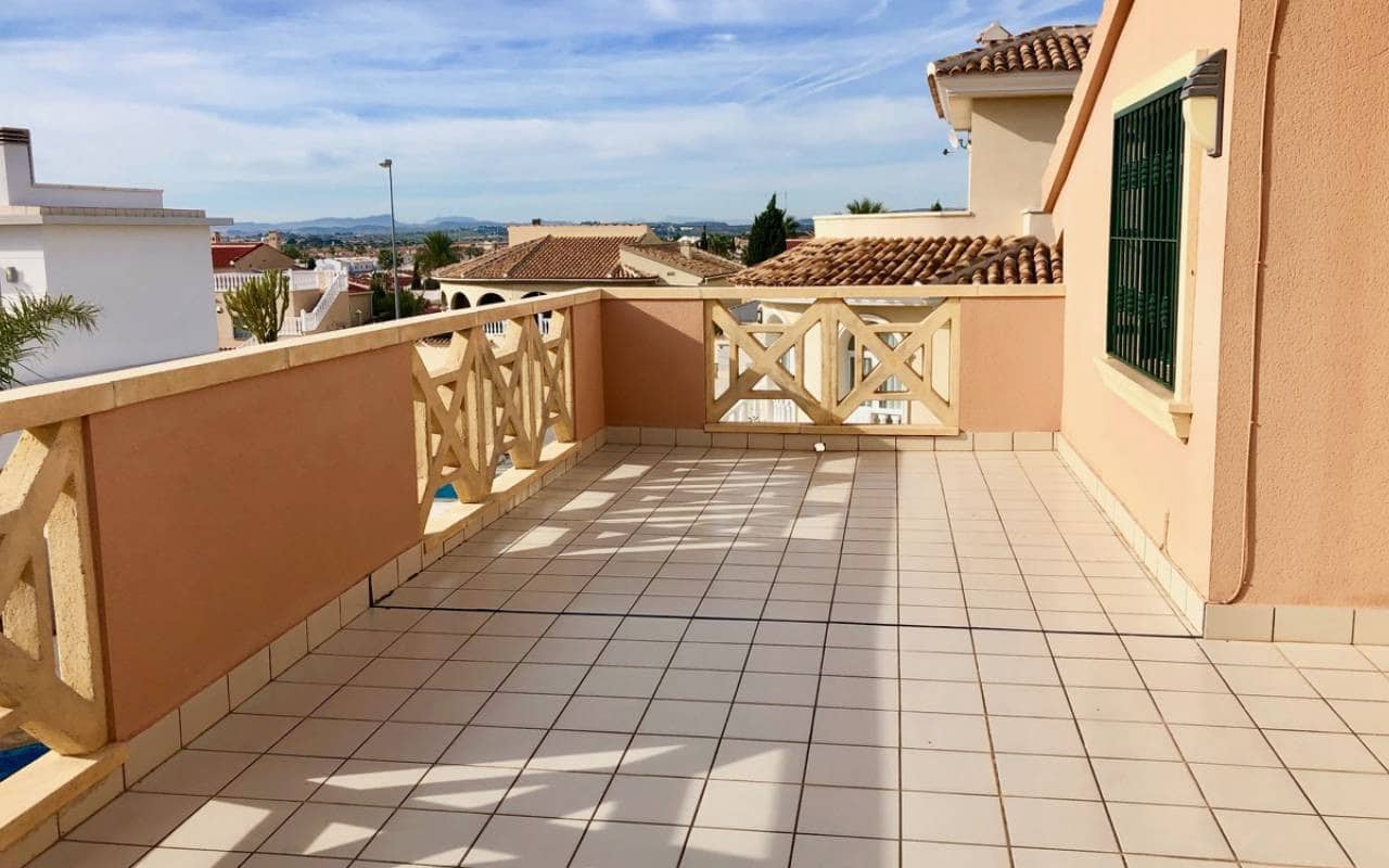 4 makuuhuone Huvila myytävänä paikassa Ciudad Quesada mukana uima-altaan - 520 000 € (Ref: 8648331)