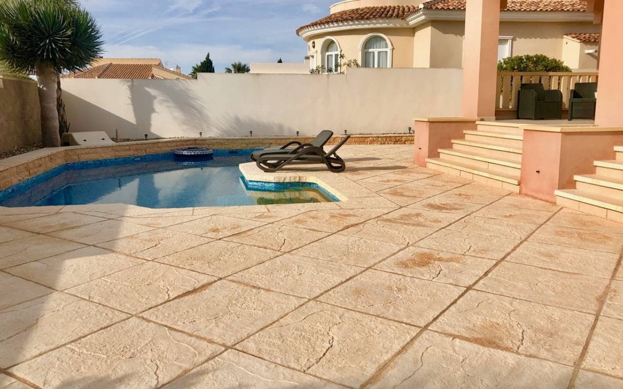 4 makuuhuone Huvila myytävänä paikassa Ciudad Quesada mukana uima-altaan - 520 000 € (Ref: 8648331)