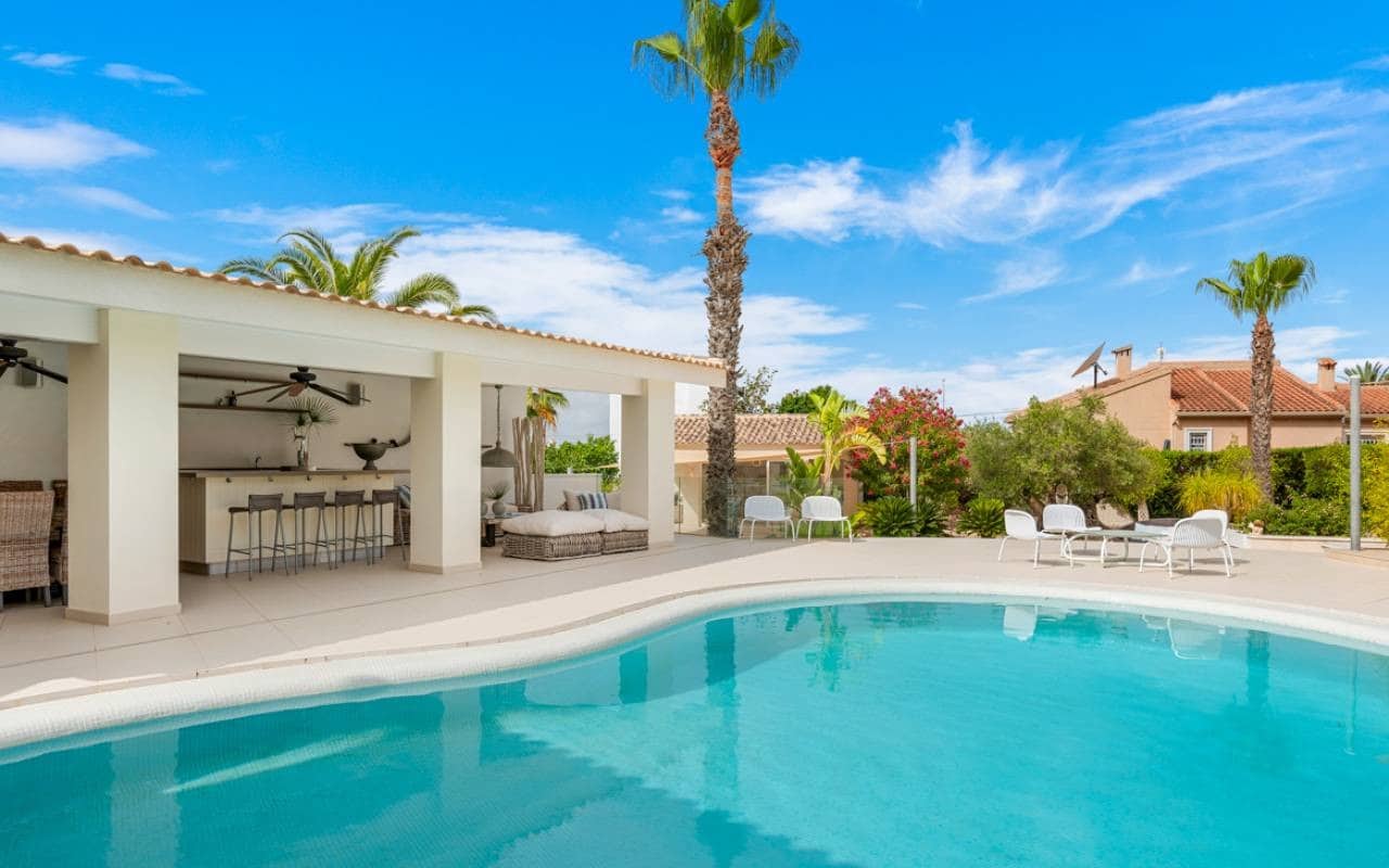 4 makuuhuone Huvila myytävänä paikassa Ciudad Quesada mukana uima-altaan - 1 499 999 € (Ref: 8666720)