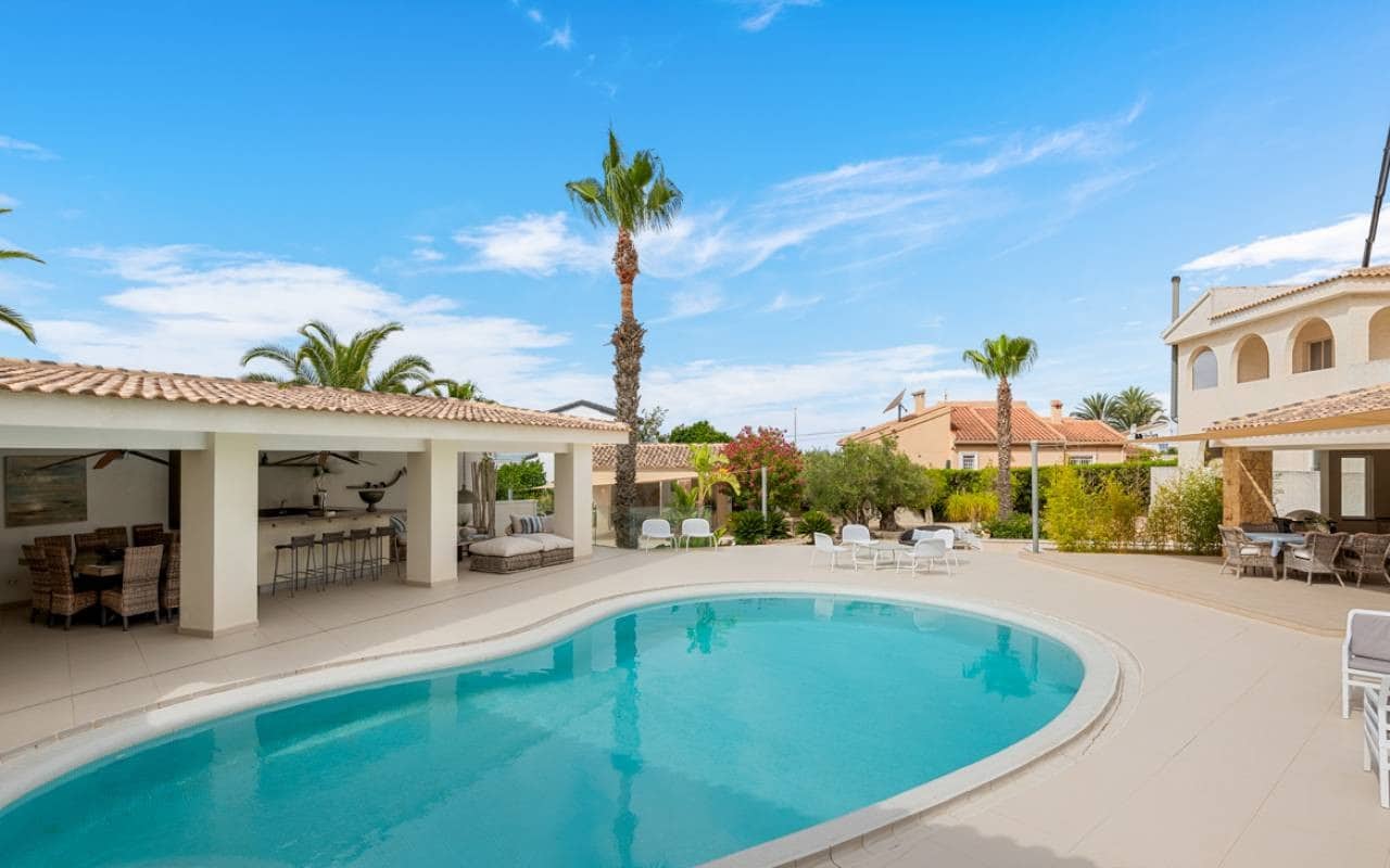 4 makuuhuone Huvila myytävänä paikassa Ciudad Quesada mukana uima-altaan - 1 499 999 € (Ref: 8666720)