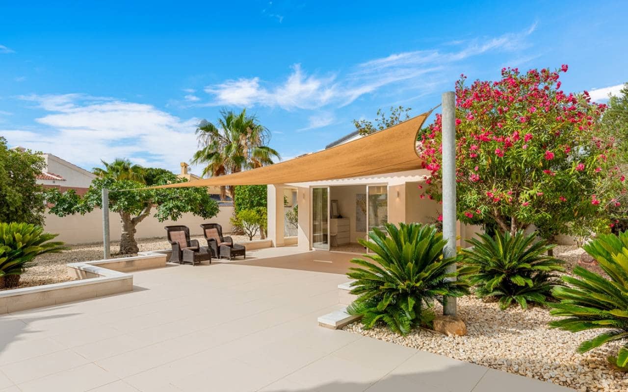 4 makuuhuone Huvila myytävänä paikassa Ciudad Quesada mukana uima-altaan - 1 499 999 € (Ref: 8666720)