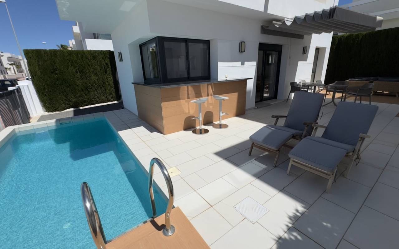 3 bedroom Villa for sale in Ciudad Quesada with pool - € 465,000 (Ref: 8694848)