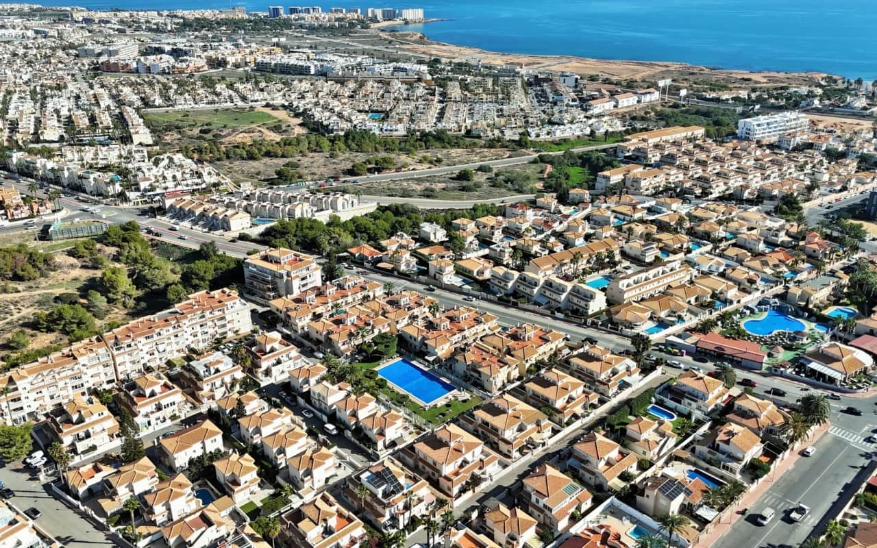 2 soveværelse Byhus til salg i Playa Flamenca med swimmingpool - € 189.950 (Ref: 8707351)