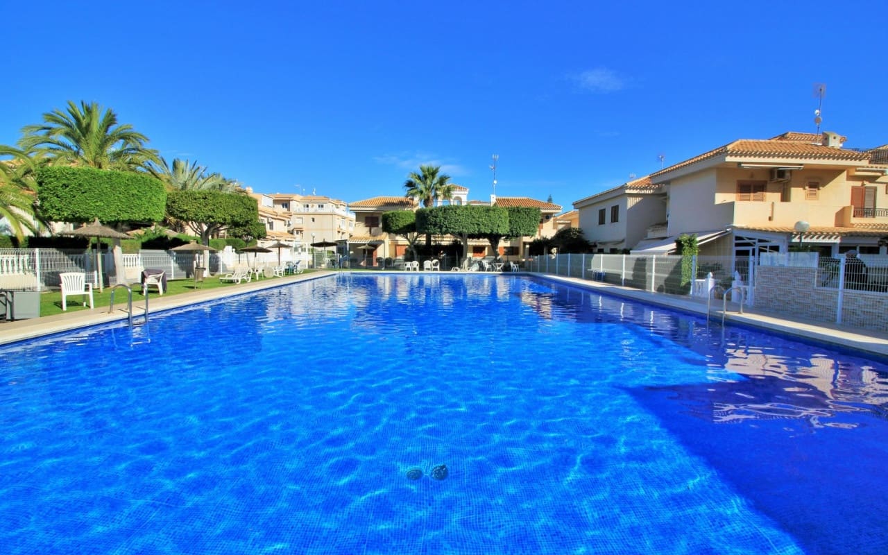 2 soveværelse Byhus til salg i Playa Flamenca med swimmingpool - € 189.950 (Ref: 8707351)