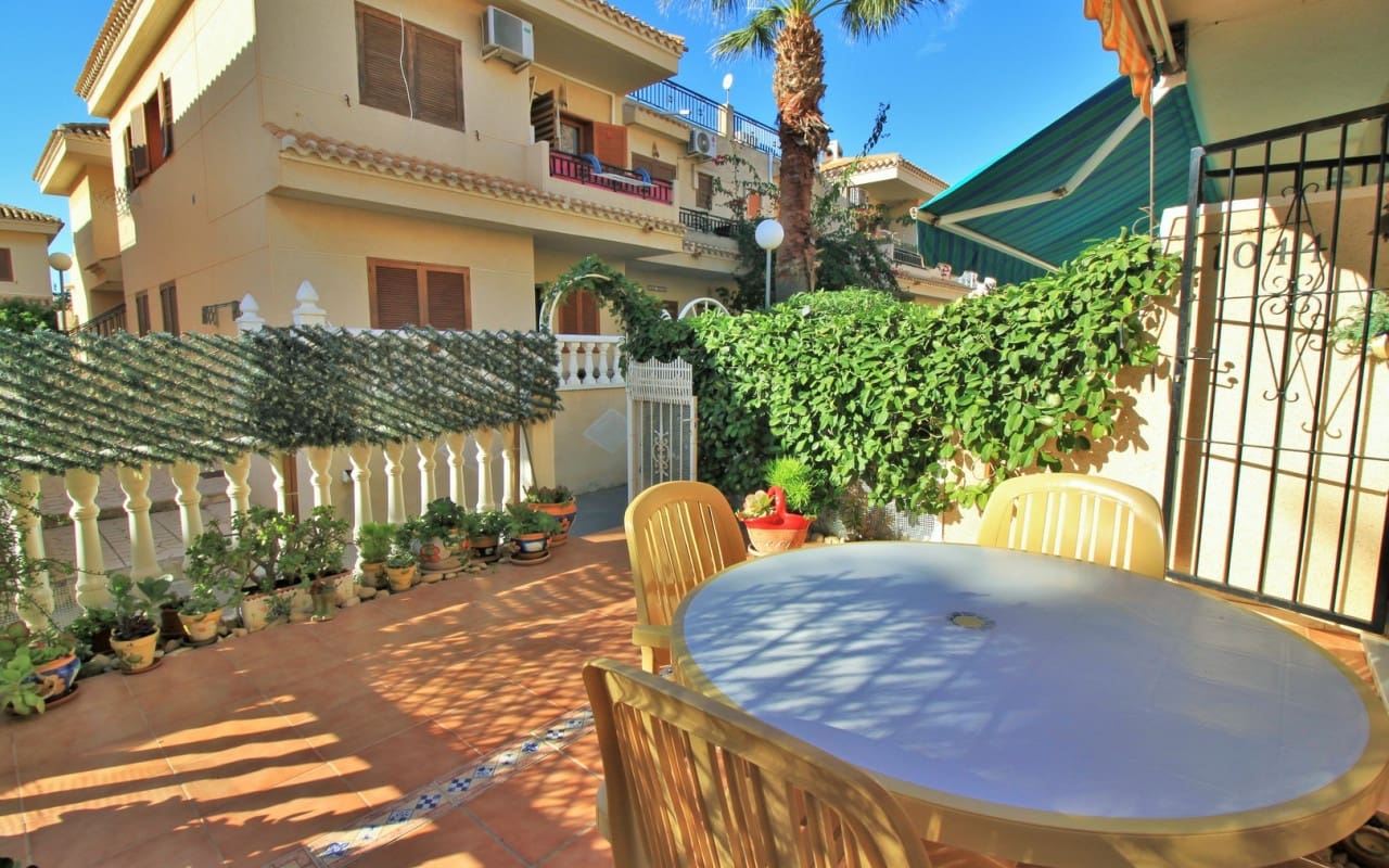 2 soveværelse Byhus til salg i Playa Flamenca med swimmingpool - € 189.950 (Ref: 8707351)