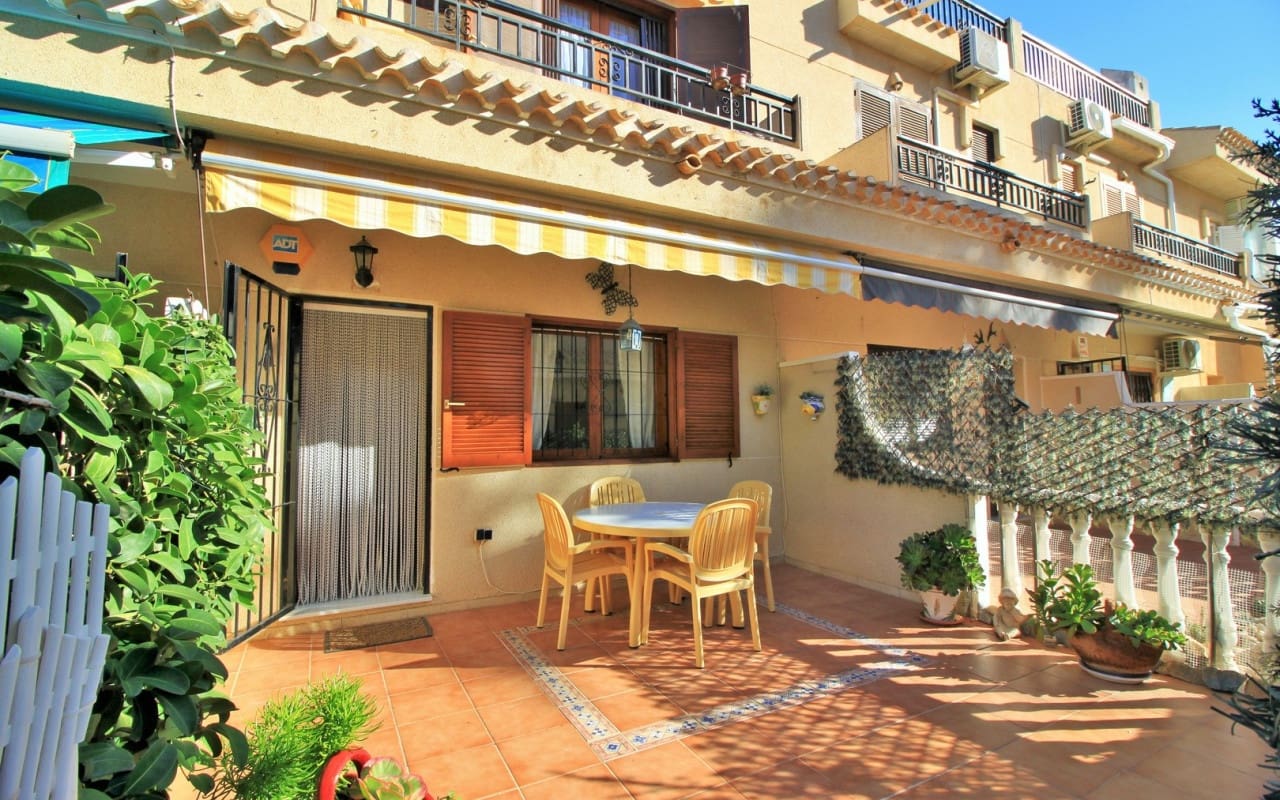 2 soveværelse Byhus til salg i Playa Flamenca med swimmingpool - € 189.950 (Ref: 8707351)