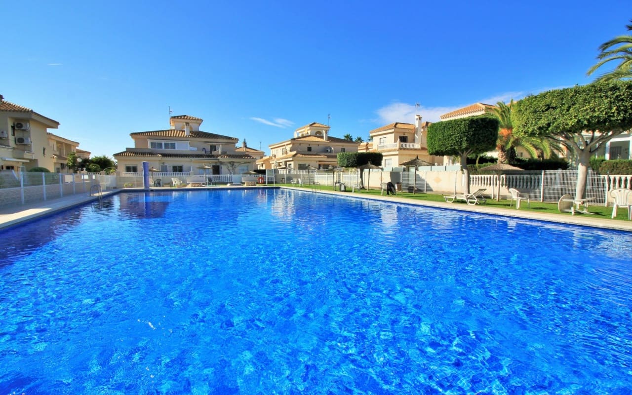 2 soveværelse Byhus til salg i Playa Flamenca med swimmingpool - € 189.950 (Ref: 8707351)