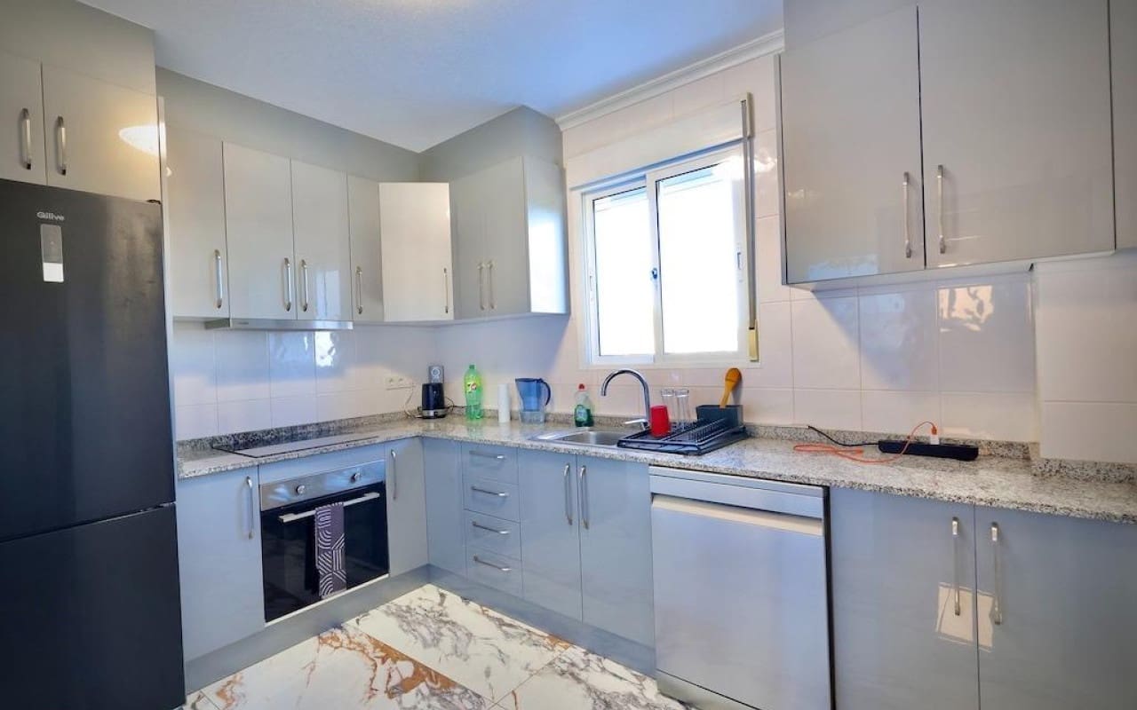 Chalet de 4 habitaciones en San Miguel de Salinas en venta con piscina - 320.000 € (Ref: 8783103)