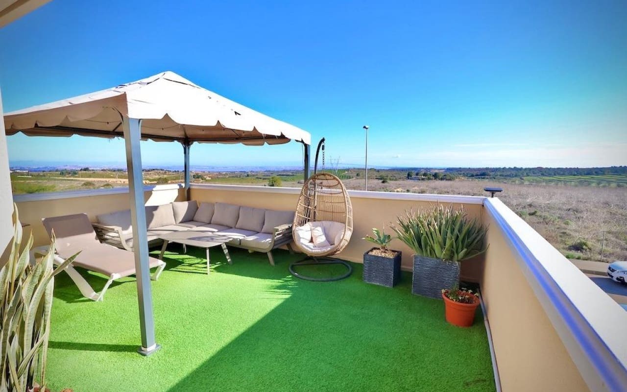 Chalet de 4 habitaciones en San Miguel de Salinas en venta con piscina - 320.000 € (Ref: 8783103)