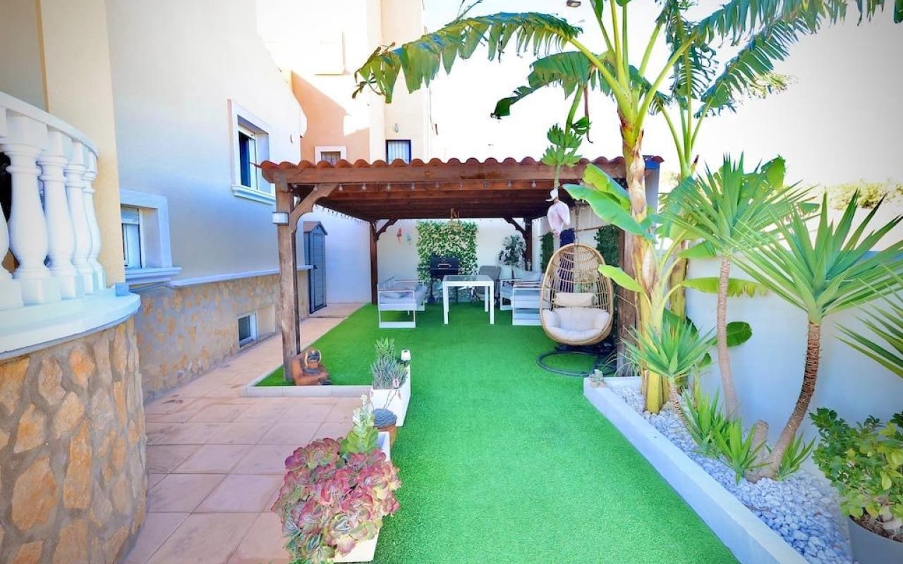 Chalet de 4 habitaciones en San Miguel de Salinas en venta con piscina - 320.000 € (Ref: 8783103)