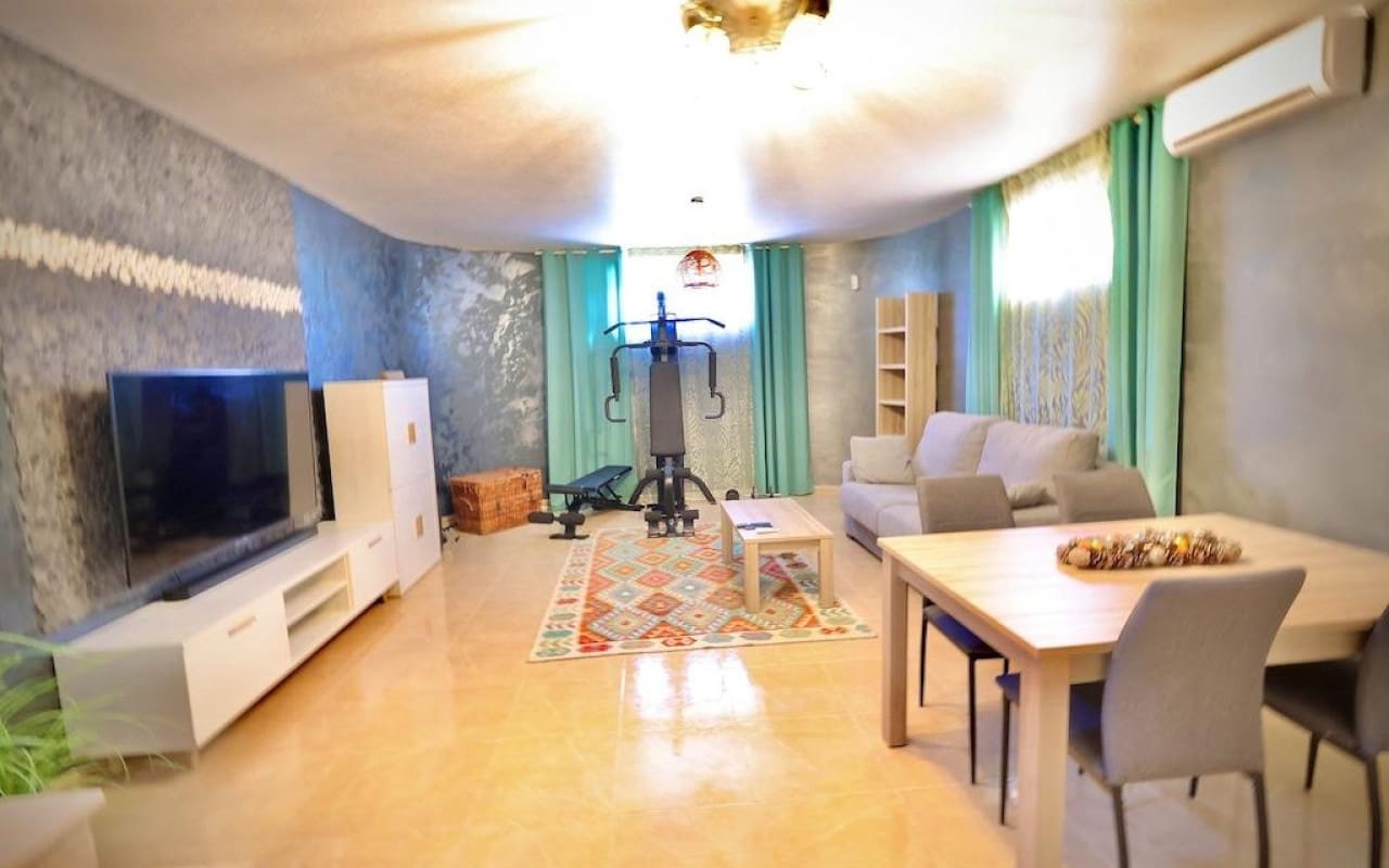 Chalet de 4 habitaciones en San Miguel de Salinas en venta con piscina - 320.000 € (Ref: 8783103)