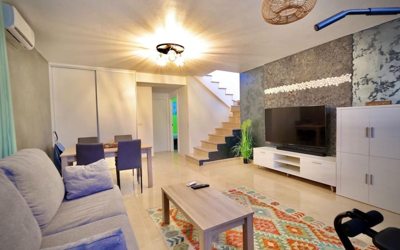 Chalet de 4 habitaciones en San Miguel de Salinas en venta con piscina - 320.000 € (Ref: 8783103)