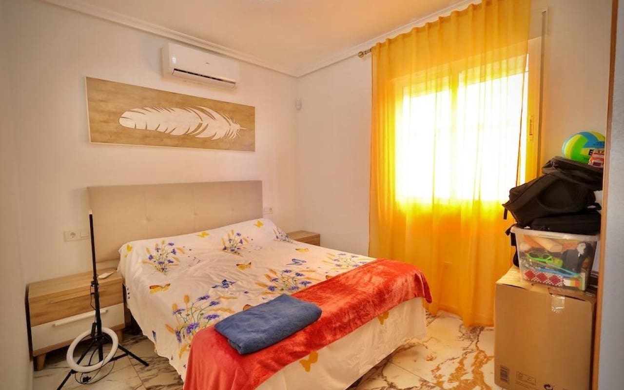 Chalet de 4 habitaciones en San Miguel de Salinas en venta con piscina - 320.000 € (Ref: 8783103)