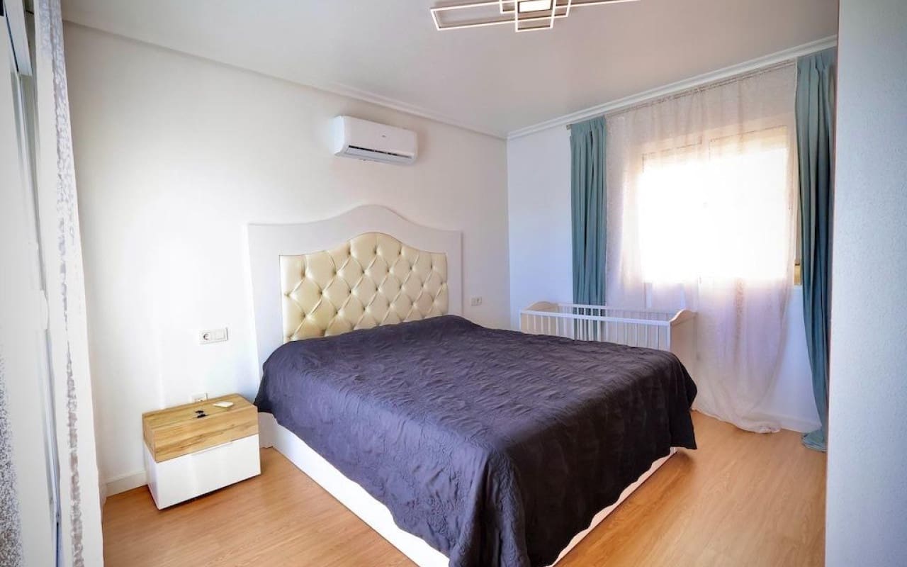 Chalet de 4 habitaciones en San Miguel de Salinas en venta con piscina - 320.000 € (Ref: 8783103)