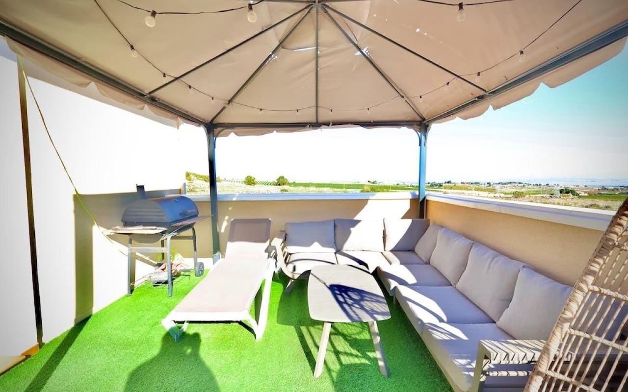 Chalet de 4 habitaciones en San Miguel de Salinas en venta con piscina - 320.000 € (Ref: 8783103)