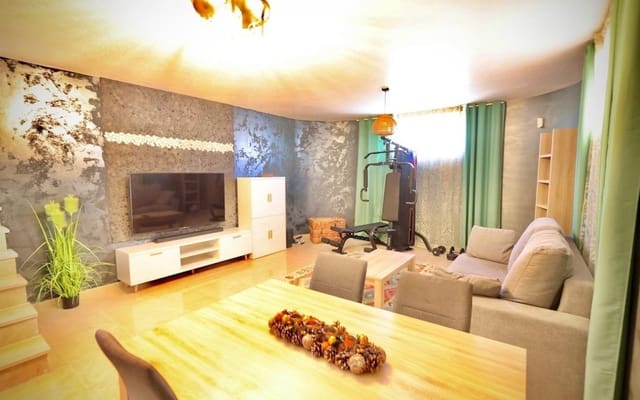 Chalet de 4 habitaciones en San Miguel de Salinas en venta con piscina - 320.000 € (Ref: 8783103)