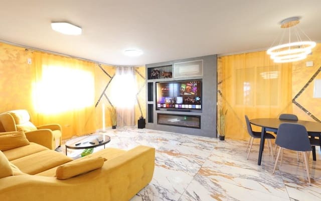 Chalet de 4 habitaciones en San Miguel de Salinas en venta con piscina - 320.000 € (Ref: 8783103)