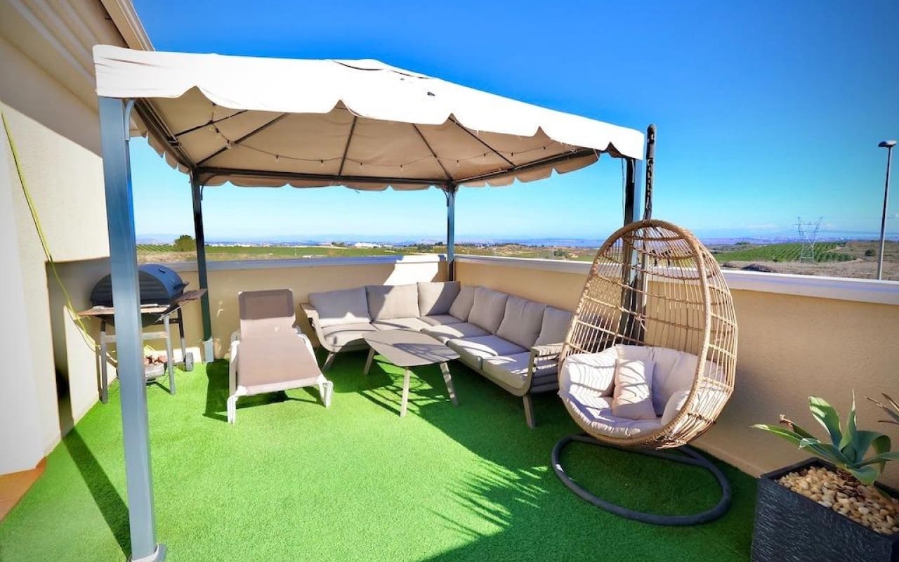 Chalet de 4 habitaciones en San Miguel de Salinas en venta con piscina - 320.000 € (Ref: 8783103)