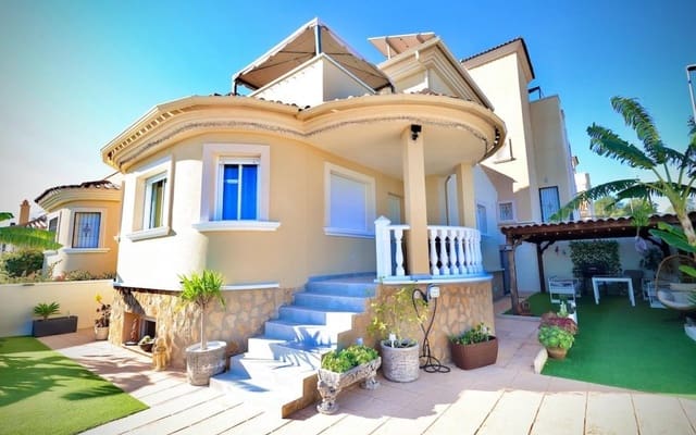 Chalet de 4 habitaciones en San Miguel de Salinas en venta con piscina - 320.000 € (Ref: 8783103)