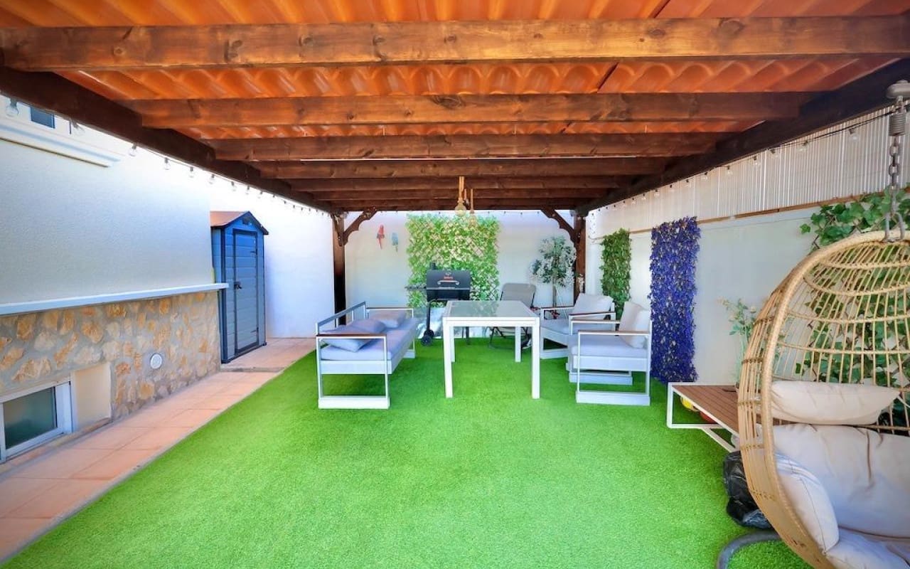Chalet de 4 habitaciones en San Miguel de Salinas en venta con piscina - 320.000 € (Ref: 8783103)