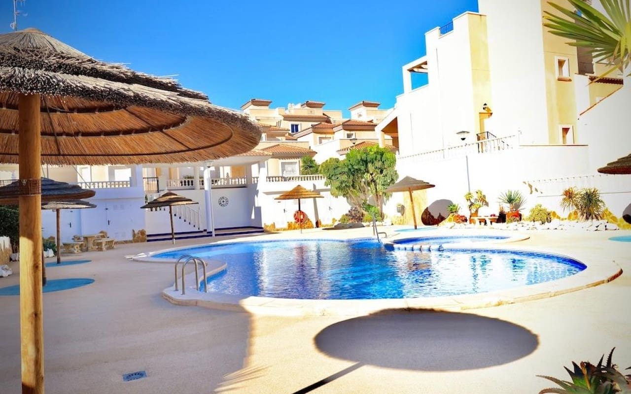 Chalet de 4 habitaciones en San Miguel de Salinas en venta con piscina - 320.000 € (Ref: 8783103)