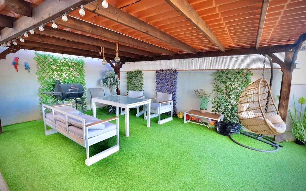 Chalet de 4 habitaciones en San Miguel de Salinas en venta con piscina - 320.000 € (Ref: 8783103)