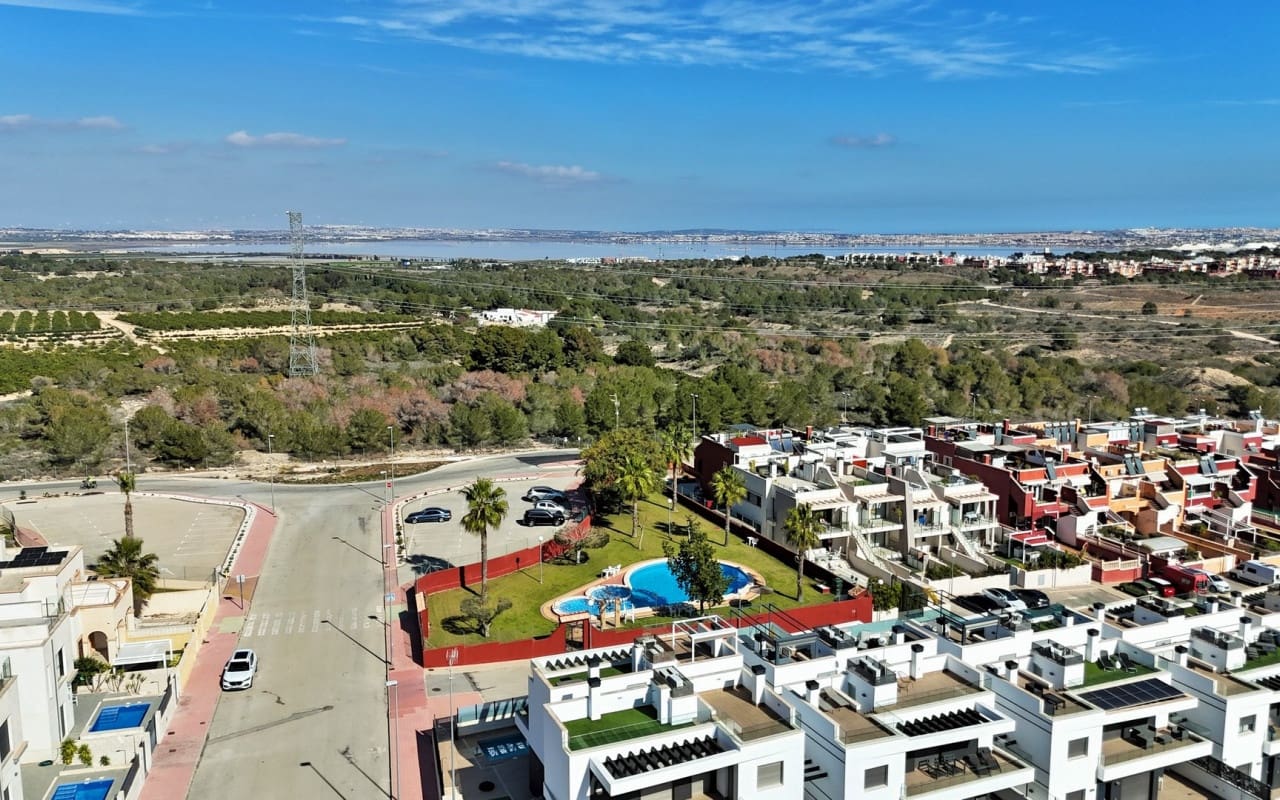 3 quarto Moradia para venda em Villamartin com piscina - 405 000 € (Ref: 8875452)